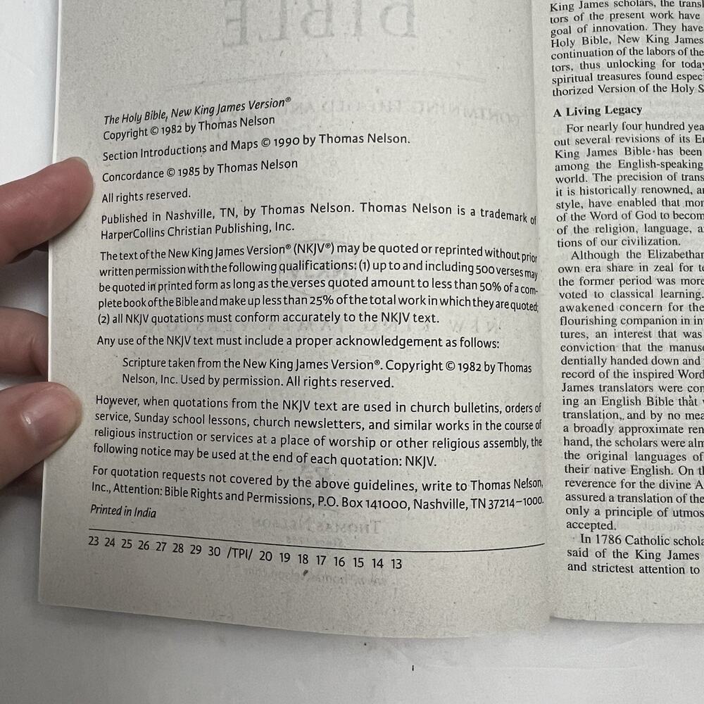 NKJV New King James Version Bible Paperback Thomas Nelson - Picture 3 of 9